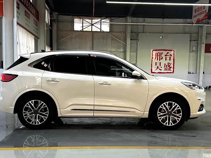 Фото 4 - Ford Escape