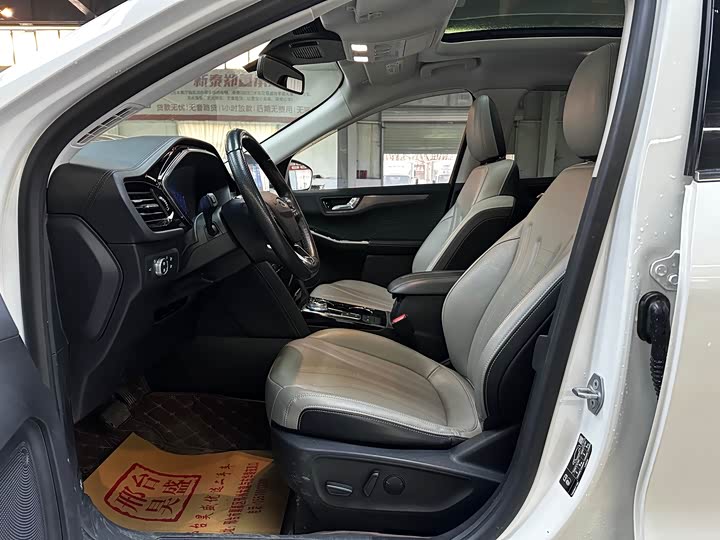 Фото 9 - Ford Escape