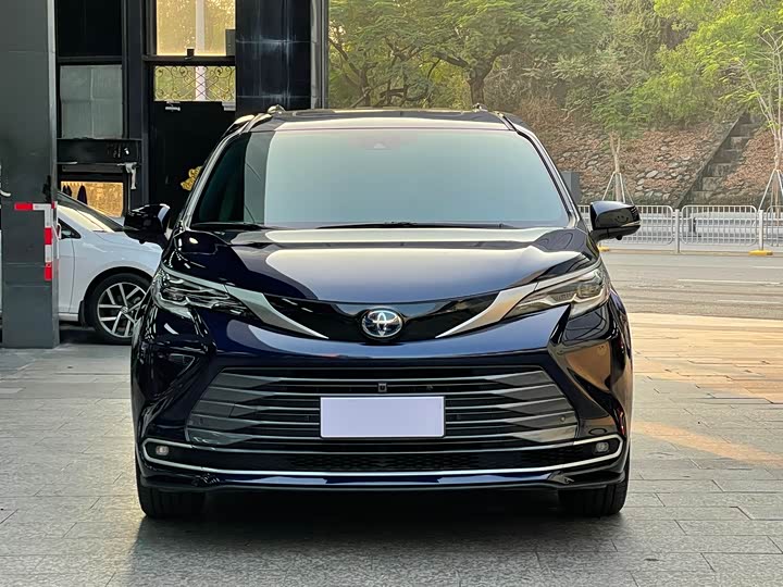 Фото 2 - Toyota Sienna