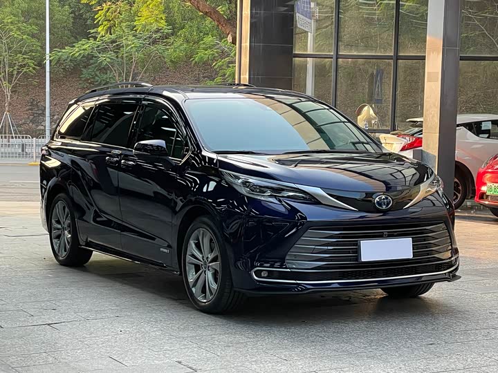 Фото 3 - Toyota Sienna