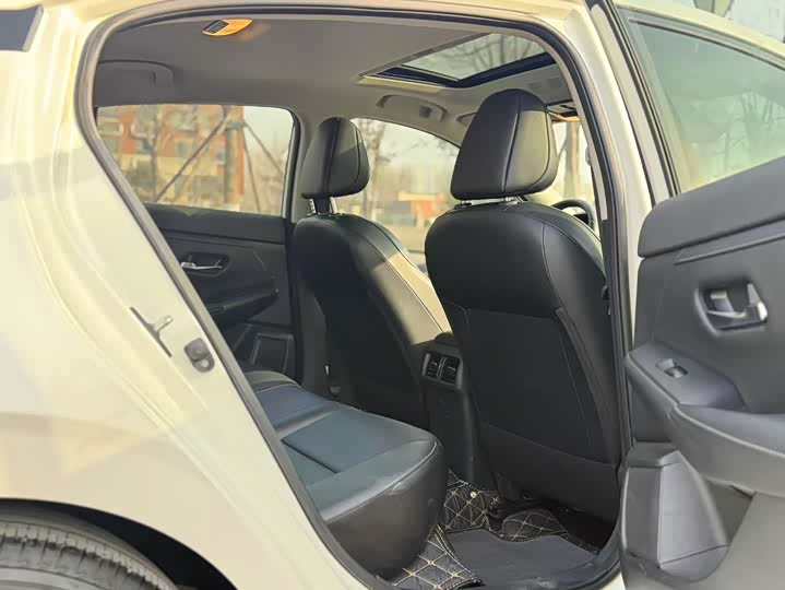 Фото 9 - Nissan Sylphy