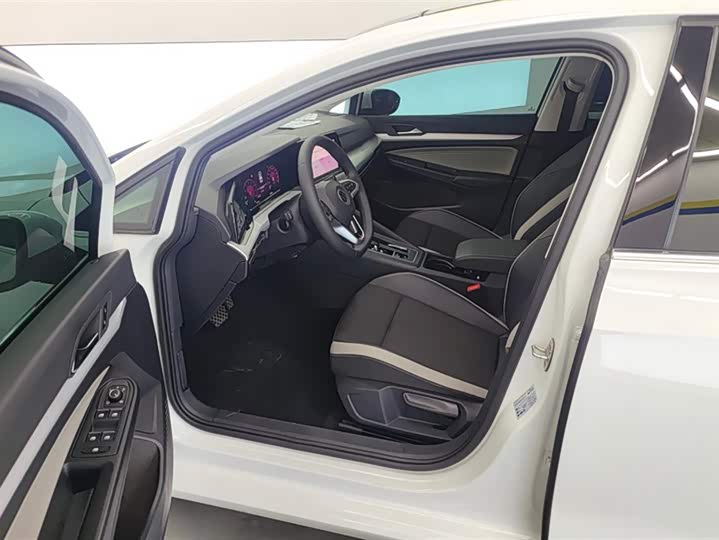 Фото 9 - Volkswagen Golf