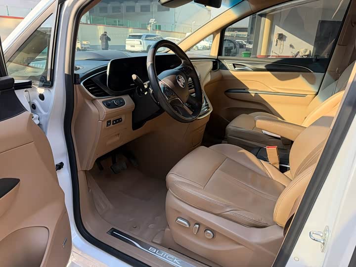 Фото 7 - Buick GL8 ES