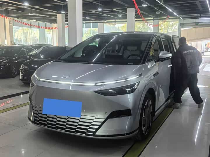 Фото 2 - XPeng X9