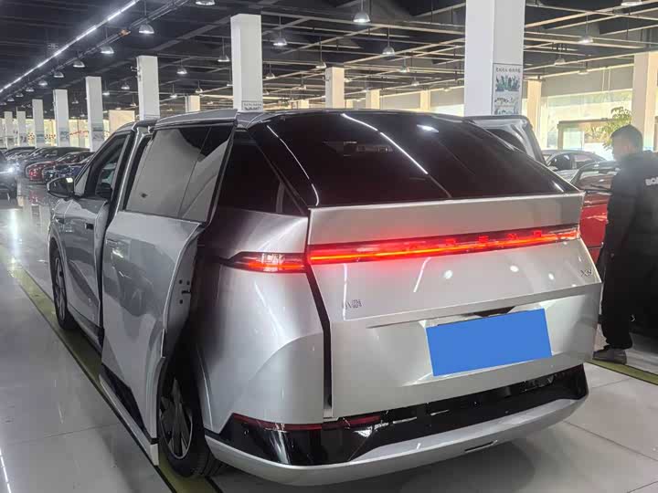 Фото 8 - XPeng X9