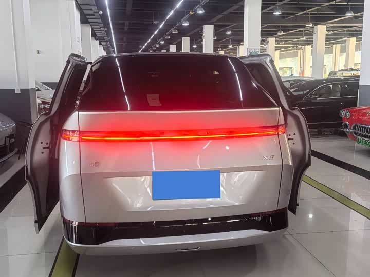 Фото 9 - XPeng X9