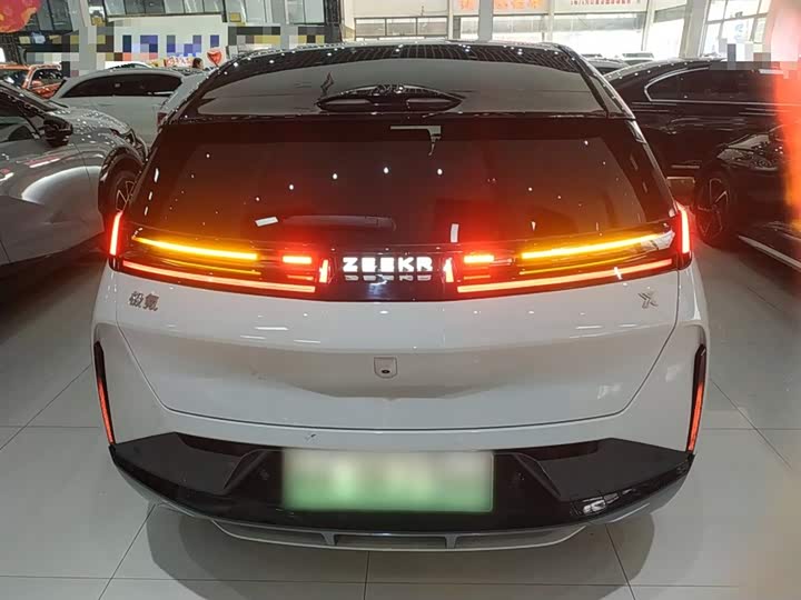 Фото 6 - Zeekr X