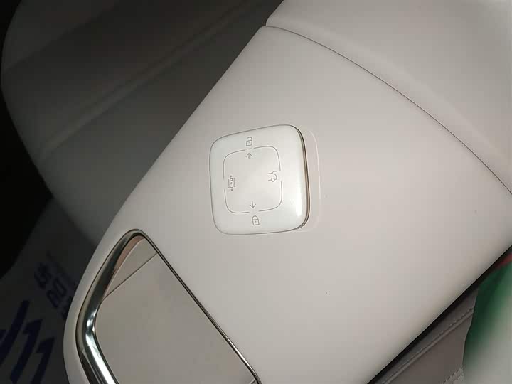 Фото 9 - Zeekr X