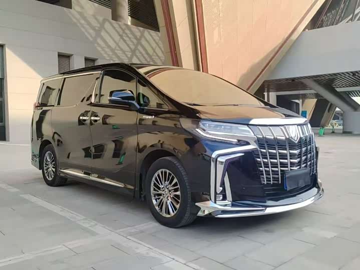 Фото 1 - Toyota Alphard