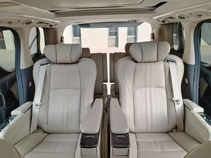 Фото 5 - Toyota Alphard