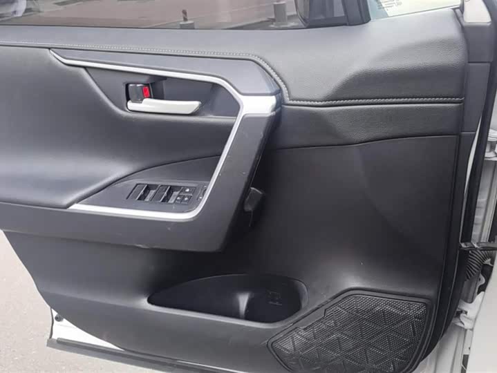 Фото 7 - Toyota Wildlander