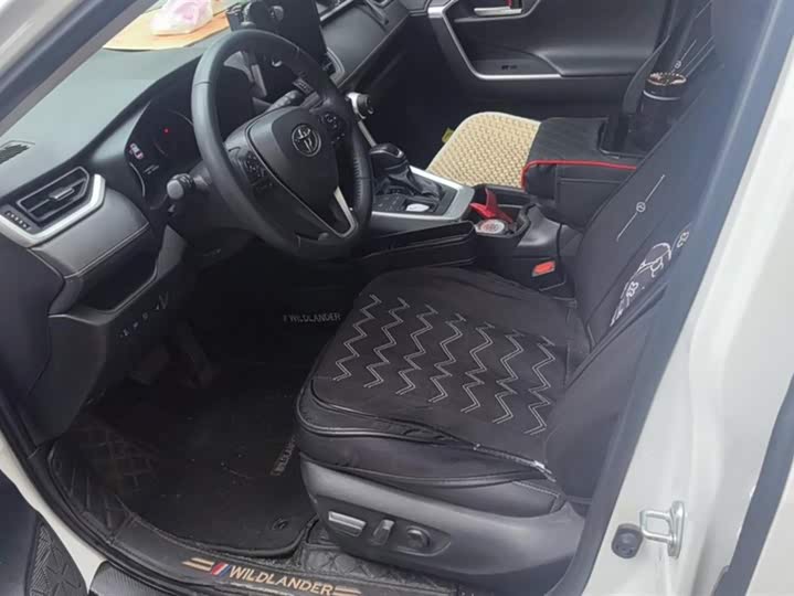 Фото 9 - Toyota Wildlander