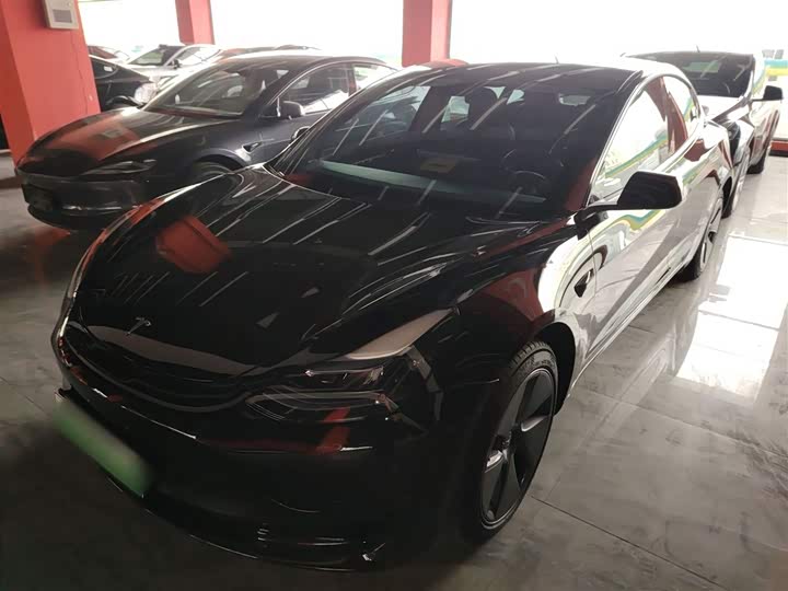 Фото 2 - Tesla Model 3