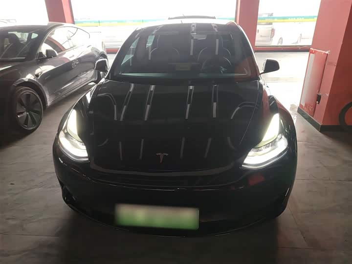 Фото 3 - Tesla Model 3