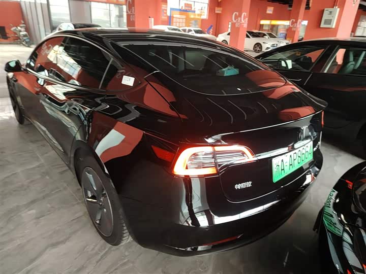 Фото 5 - Tesla Model 3