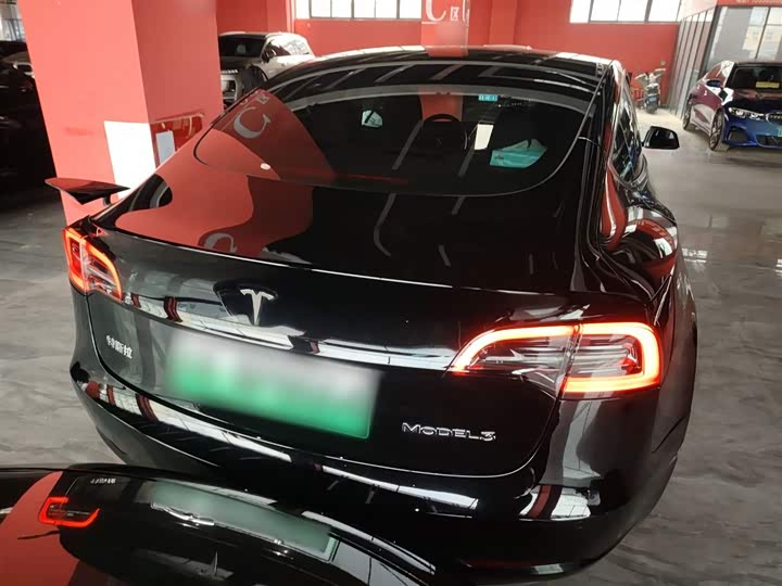 Фото 6 - Tesla Model 3