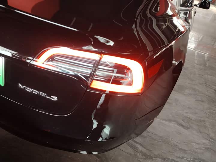 Фото 8 - Tesla Model 3