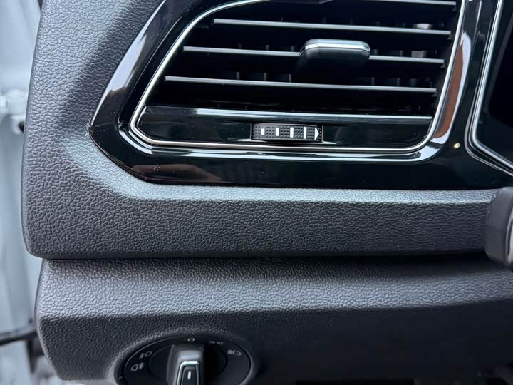 Фото 6 - Volkswagen T-Roc