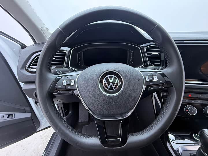 Фото 7 - Volkswagen T-Roc