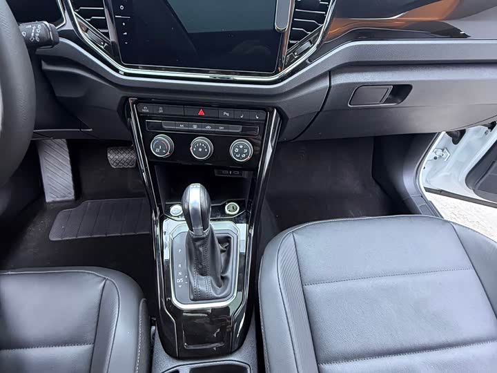 Фото 8 - Volkswagen T-Roc