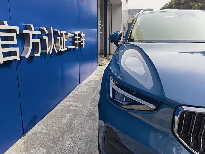 Фото 3 - Volvo XC40