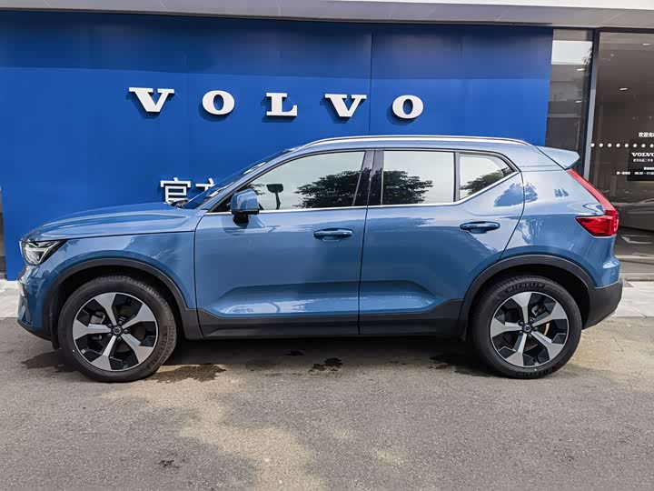 Фото 4 - Volvo XC40