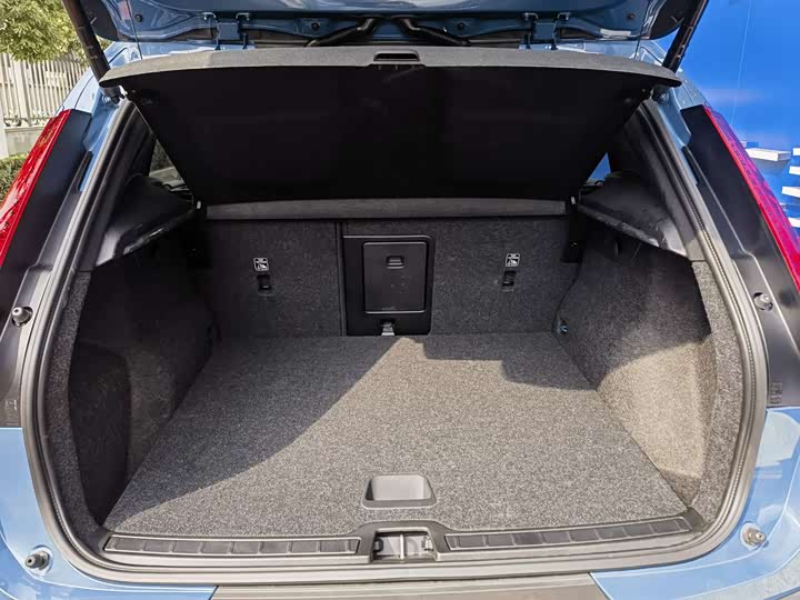 Фото 6 - Volvo XC40