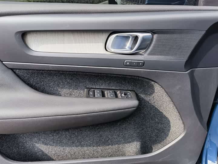 Фото 7 - Volvo XC40