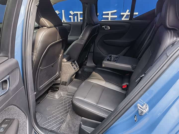 Фото 9 - Volvo XC40