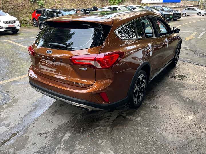 Фото 6 - Ford Focus