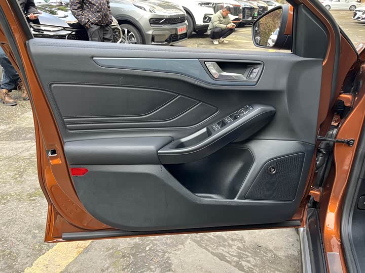 Фото 8 - Ford Focus