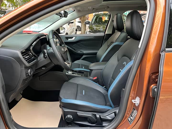 Фото 9 - Ford Focus