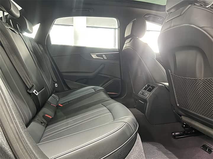 Фото 7 - Audi A4L