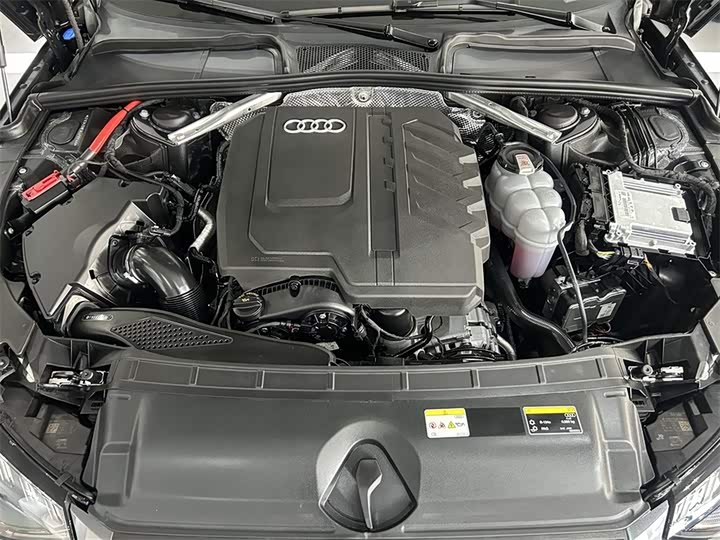 Фото 8 - Audi A4L