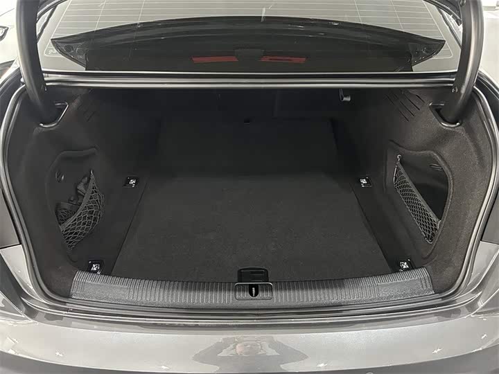 Фото 9 - Audi A4L