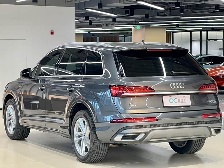 Фото 6 - Audi Q7