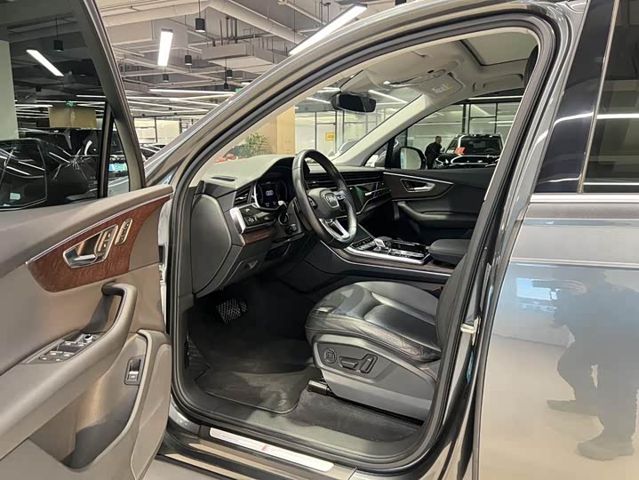 Фото 7 - Audi Q7