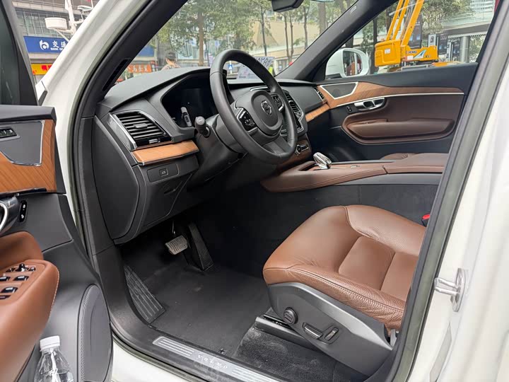 Фото 7 - Volvo XC90