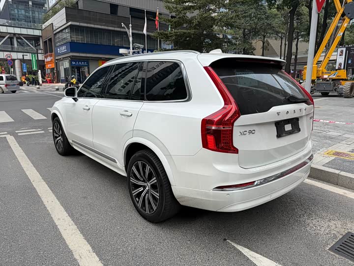 Фото 9 - Volvo XC90