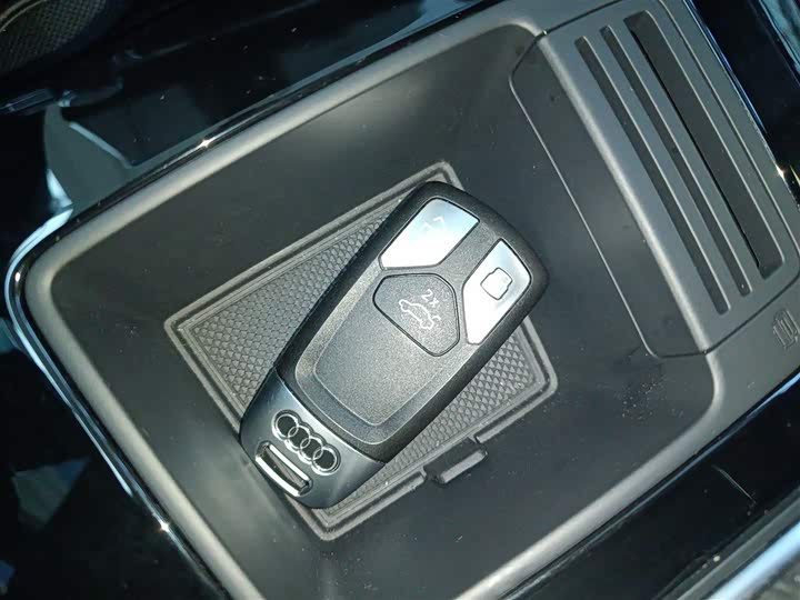 Фото 9 - Audi A4L