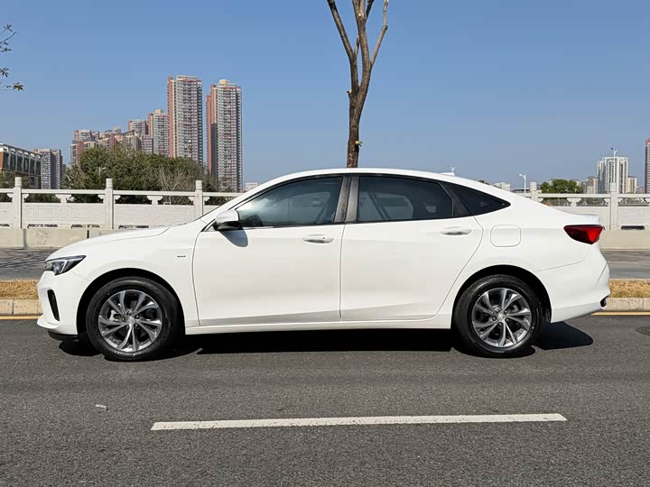 Фото 4 - Buick Verano