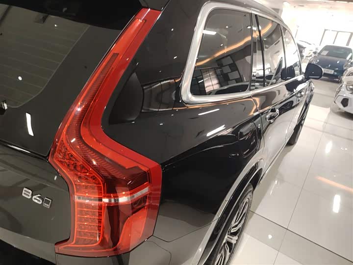 Фото 8 - Volvo XC90