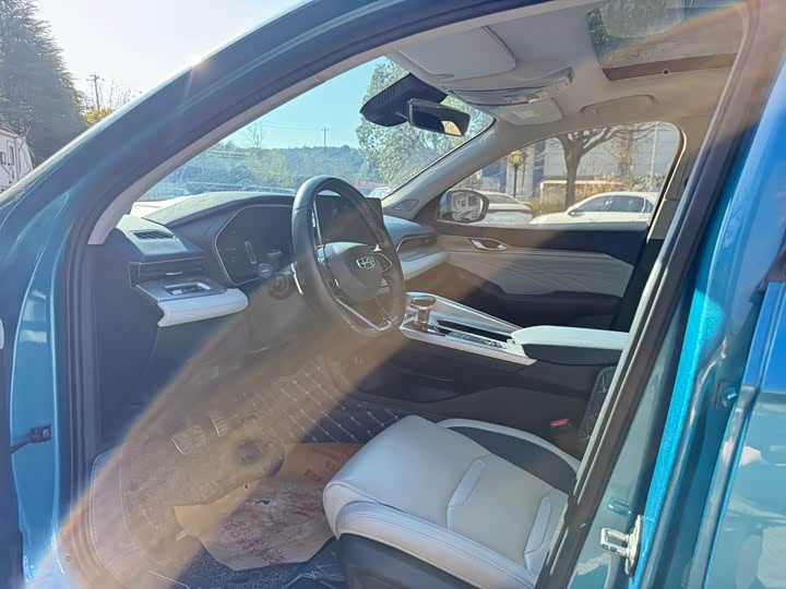 Фото 3 - Geely Preface