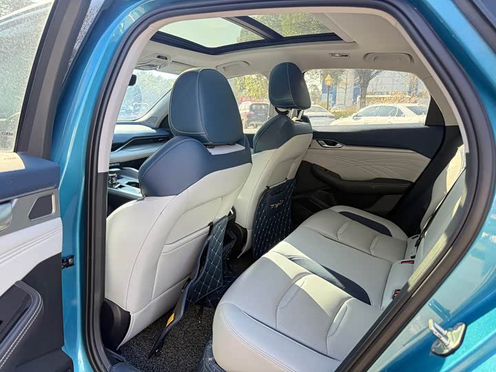 Фото 4 - Geely Preface