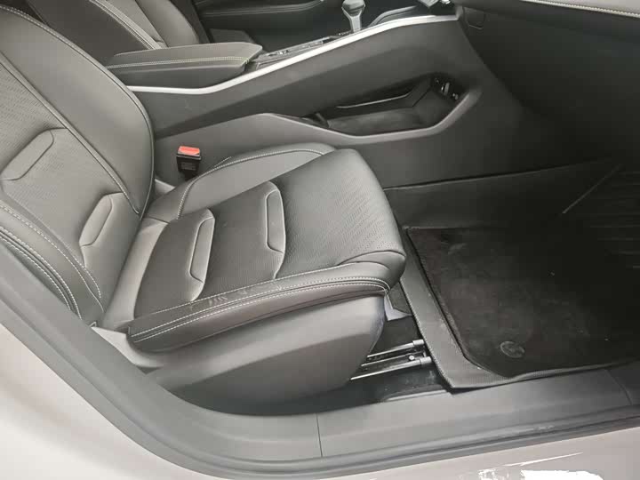 Photo 7 - Geely Preface