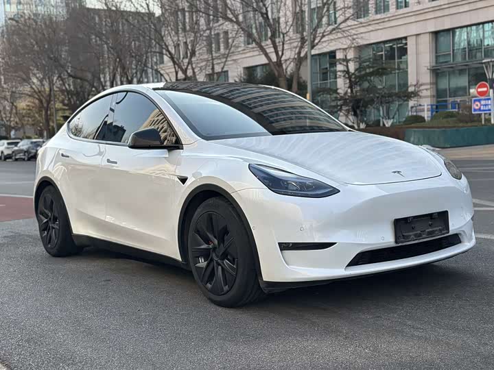 Фото 3 - Tesla Model Y