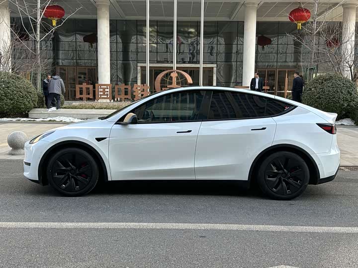 Фото 4 - Tesla Model Y