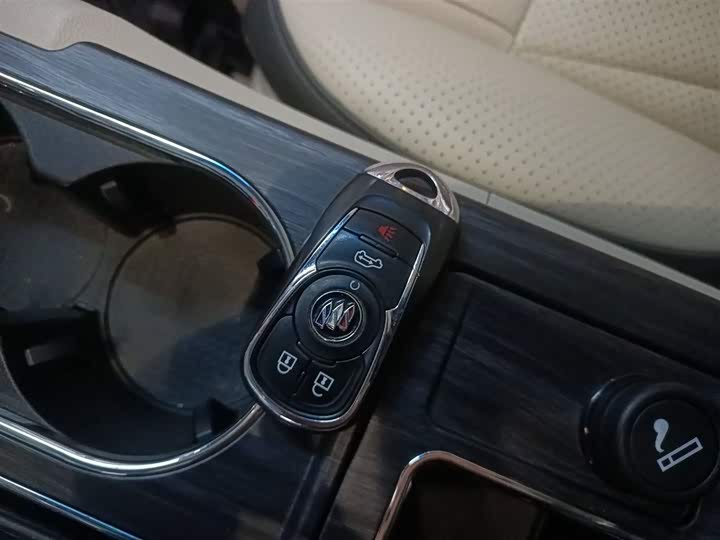 Фото 9 - Buick GL8 ES