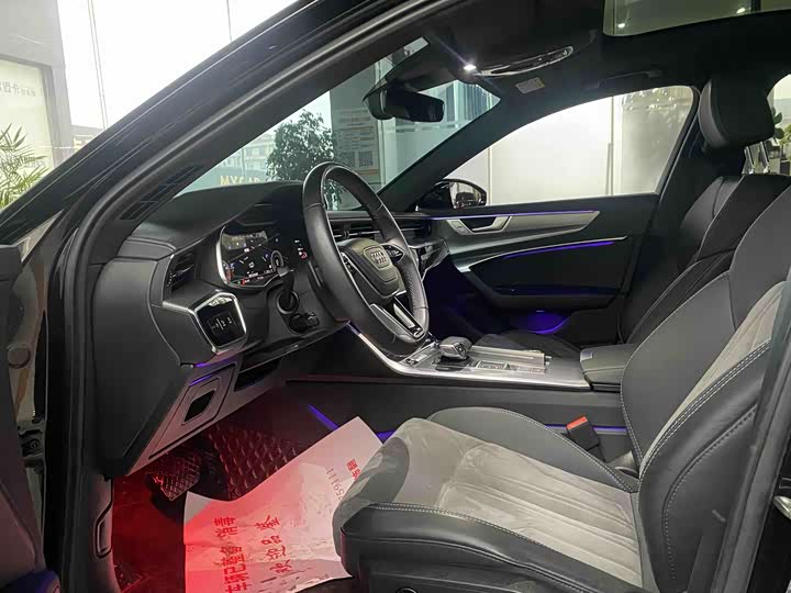 Фото 5 - Audi A6L