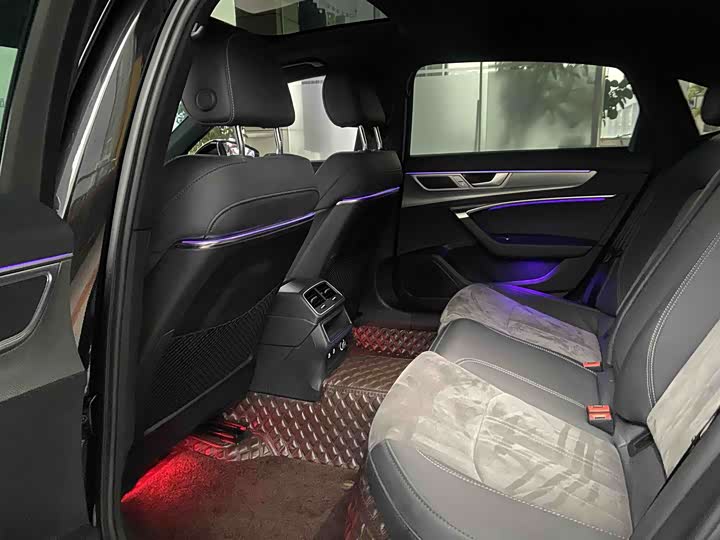 Фото 6 - Audi A6L